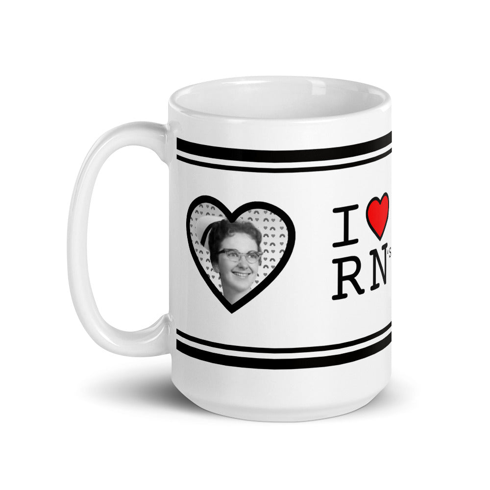 I HEART RN'S MOM / Mug